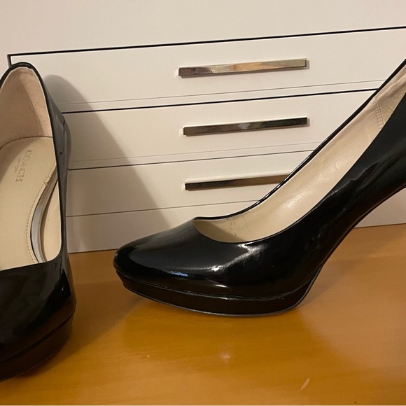 Coach Giovanna Patent Pump - Picture 2 of 4